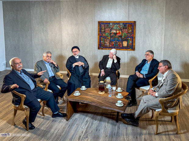 مدیران پیشین صداوسیما: اول انقلاب، اخراج‌ها فراوان و نظرات به‌شدت غیرتخصصی بود / گزارش‌های تصویری، کاملا قابل راستی‌آزمایی بودند/ صداوسیما در سال‌های اخیر بسیار متفاوت از آن چیزی است که در دهه شصت بود