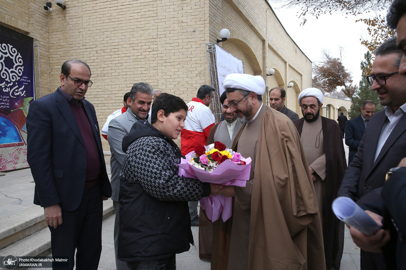 بازدید آیت الله دری نجف آبادی از نمایشگاه عکس امام دل‌ها‎