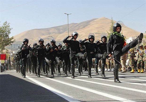 رژه نیروهای مسلح استان مرکزی برگزار شد