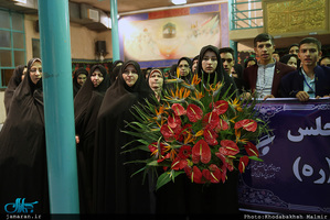 تجدید میثاق نمایندگان نهمین دوره مجلس دانش آموزی با آرمانهای امام راحل (ره)