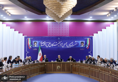 نشست و تبادل‌نظر 4 ساعته پزشکیان با جمعی از کارشناسان اقتصادی