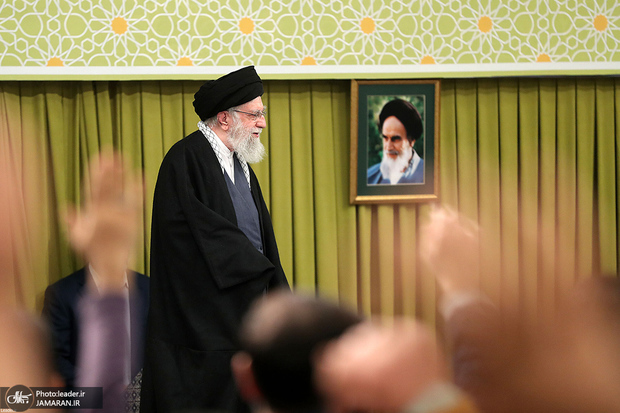 پخش پیام تلویزیونی رهبر معظم انقلاب خطاب به ملت ایران در آستانه ۲۲ بهمن  تا دقایقی دیگر