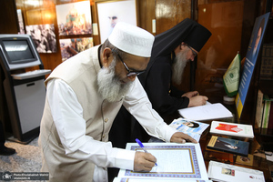 بازدید میهمانان خارجی جهت شرکت در مراسم رهبر شهید از حسینیه جماران