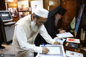 بازدید میهمانان خارجی جهت شرکت در مراسم رهبر شهید از حسینیه جماران