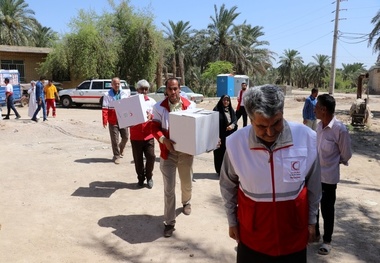 آغاز طرح فطرانه جمعیت هلال احمر در مناطق سیل زده خوزستان