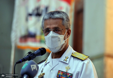 دریادار سیاری: ارتش آمریکا در وضعیت اسف‌باری قرار دارد