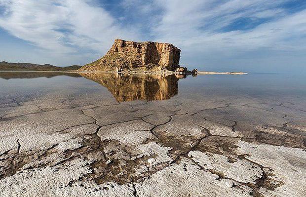 300میلیون مترمکعب آب از سدها به‌سوی دریاچه ارومیه رهاسازی می‌شود