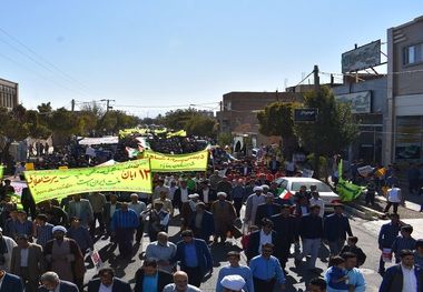 راهپیمایی یوم‌الله ۱۳ آبان در بهاباد برگزار شد