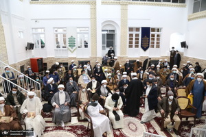 مراسم عمامه گذاری طلاب توسط آیت الله شبیری زنجانی در شب ولادت حضرت زهرا(س)