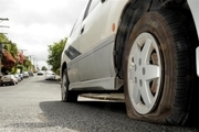 نشانه های پنچر شدن تایر اتومبیل در حین رانندگی