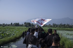 عزاداری سنتی کشمیری‌ها روی قایق