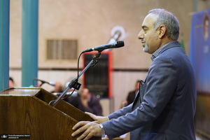 دیدار وزیر و جمعی از کارکنان وزارت راه و شهرسازی با سید حسن خمینی