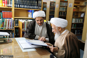 بازدید آیت الله العظمی جوادی آملی از کتابخانه موسسه امام جعفرصادق (ع)