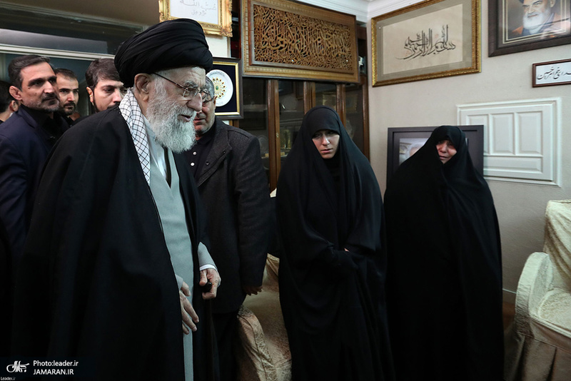 حضور رهبر معظم انقلاب اسلامی در منزل شهید حاج قاسم سلیمانی