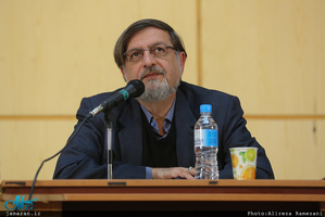 اکران دانشجویی فیلم ترور سرچشمه در دانشگاه علوم پزشکی تهران با حضور محمدرضا بهشتی و محمود صادقی 