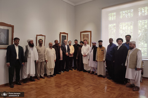 بازدید میهمانان خارجی بزرگداشت امام از کاخ سعد آباد