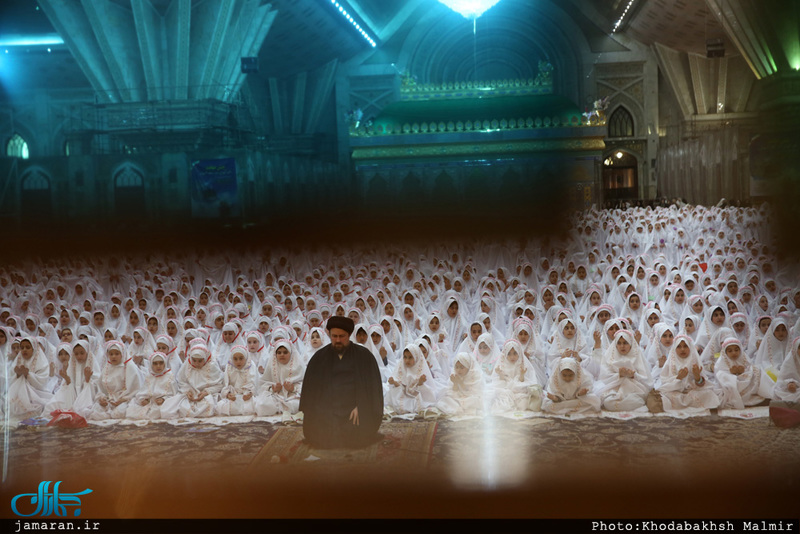 مراسم جشن تکلیف دانش آموزان دختر در حرم مطهر امام خمینی(س) 