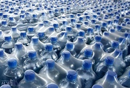 ارسال آب بسته‌بندی شده به شهرهای زلزله‌زده استان کرمانشاه