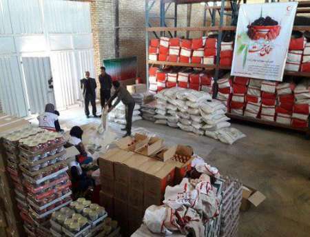 900 بسته غذایی بین نیازمندان سمیرم توزیع شد