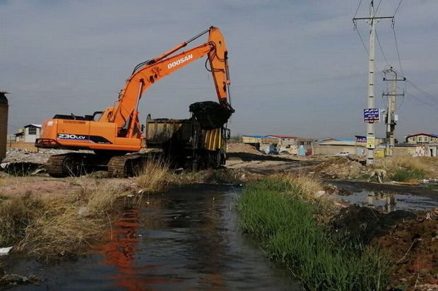 کانال‌های غرب تبریز به صورت مکانیزه لایروبی می‌شود