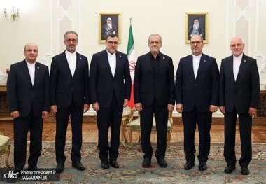 پزشکیان در آیین بدرقه 5 تن از سفرای جدید جمهوری اسلامی ایران: پیوند‌های فرهنگی ابزاری مؤثر در زمینه‌سازی تقویت روابط با دیگر کشورهاست/ تأکید بر اهمیت تنظیم و ارتقای تعاملات و همکاری‌ها با کشورهای دیگر بر مبنای منافع مشترک و اصول برد-برد