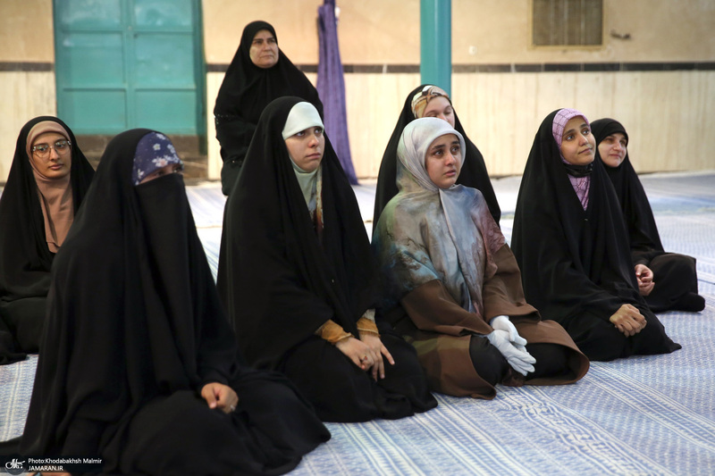بازدید جمعی از دانشجویان کشور عراق از بیت امام خمینی درجماران