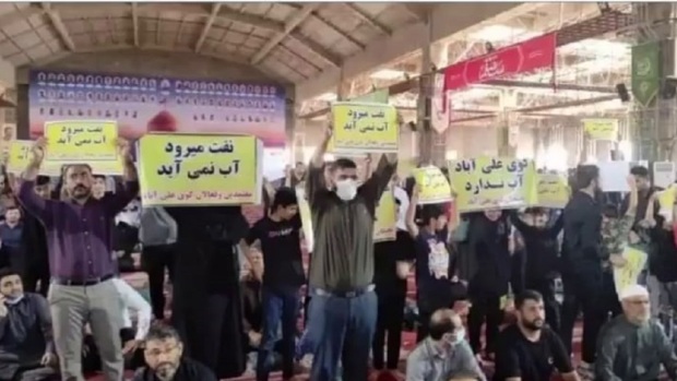 اعتراض مردم خوزستان به وزیر نفت در نماز جمعه + فیلم