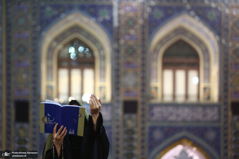 مراسم دعا و احیای شب بیست و یکم ماه رمضان در حرم امام رضا(ع)