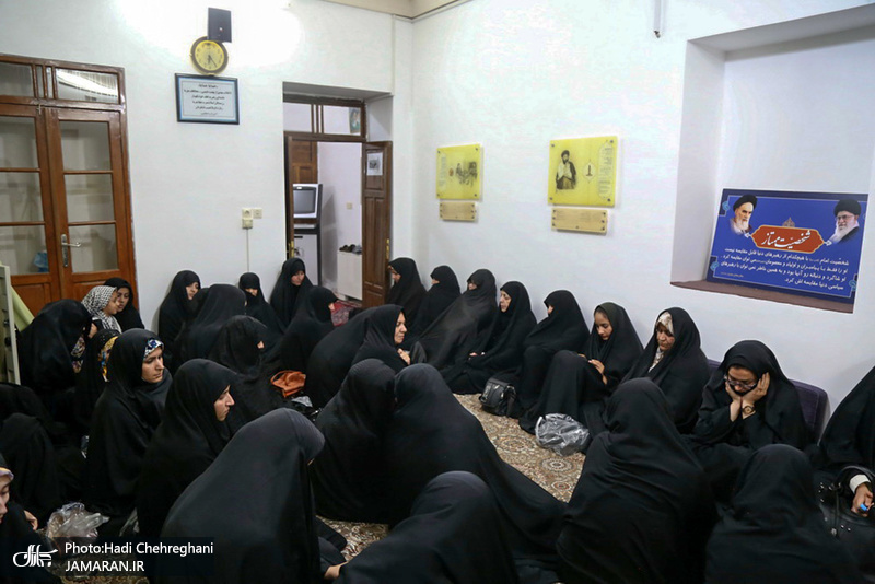 محفل انس با قرآن ویژه بانوان در بیت قدیمی امام در قم