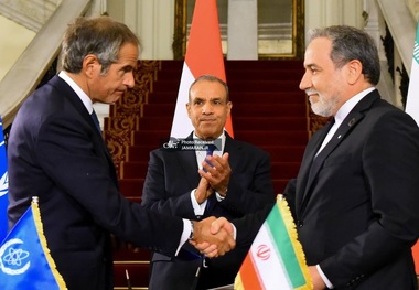 سخنگوی هیئت رئیسه مجلس: متن توافق با آژانس را خواندیم، انطباق با مصوبه مجلس در آن لحاظ شده/ اشکالاتی هم وجود دارد، از جمله اینکه ادعای عراقچی در خصوص مشروط کردن ابقای توافق به‌عدم اجرای مکانیسم ماشه، صرفاً بیان شفاهی وی است و در متن چنین چیزی ثبت نشده است