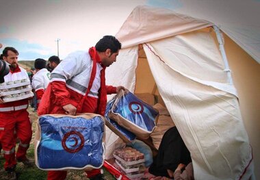 چهار هزار تخته پتو و موکت بین زائران در مهران توزیع شد