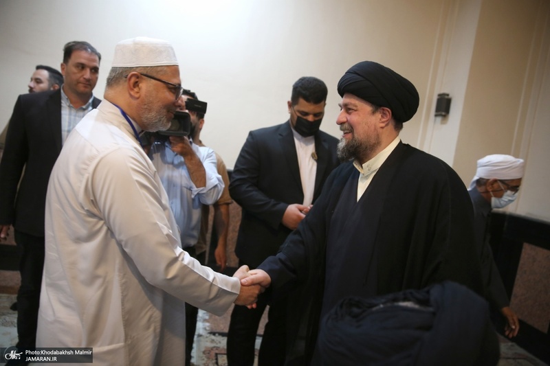 حاشیه های ادای احترام مهمانان خارجی چهلمین کنفرانس وحدت اسلامی به مقام شامخ حضرت امام خمینی (س)