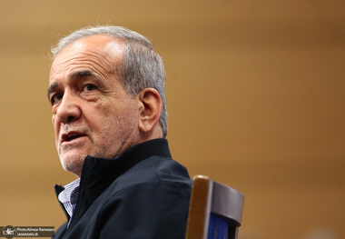 پزشکیان: احساس زندانی شدن دارم اما از سویی لذت‌بخش است!/ در گذشته برخی می‌گفتند اگر توافق نکنیم مشکل پیدا می‌کنیم؛ اینگونه نیست؛ اگر مذاکره هم به بن بست برسد ما به بن بست نخواهیم رسید/ با رهبر انقلاب همیشه صمیمی بودیم