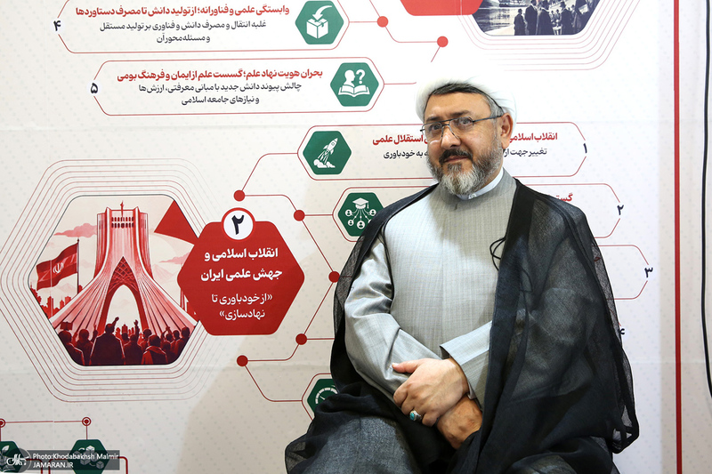 بازدید رئیس موسسه تنظیم و نشر آثار امام خمینی(س) از نمایشگاه خط خون