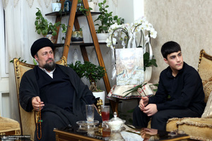 حضور سیدحسن خمینی در منزل شهید باقری
