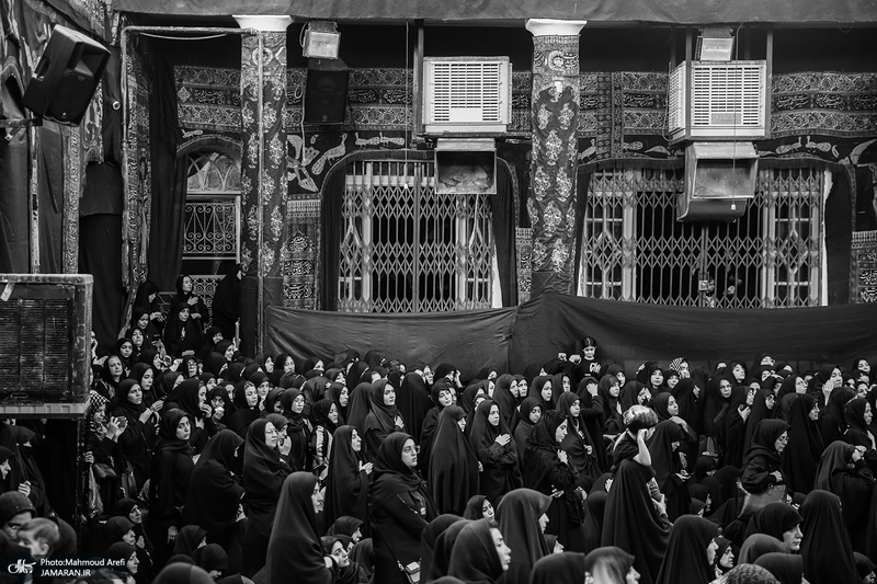 عزاداری ظهر عاشورا در حسینیه 200 ساله سادات اخوی