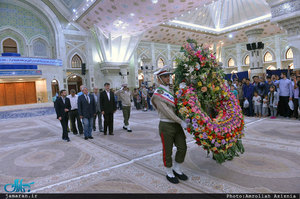 ادای احترام نایب رئیس مجلس جمهوری چک نسبت به مقام شامخ حضرت امام(س) 