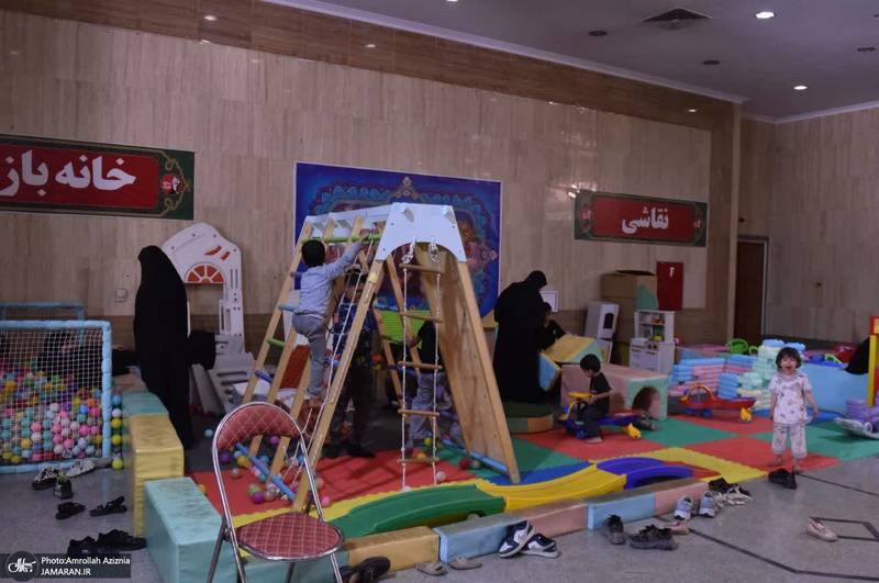 خدمت‌رسانی آستان حضرت امام خمینی(س) به زائران مراسم بدرقه و تشییع رهبر شهید