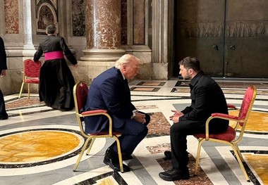 دیدار تک به تک و جالب ترامپ و زلنسکی در حاشیه تشییع جنازه پاپ+تصاویر