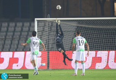 ویدیو| خشک کردن زمین چمن با هلی کوپتر در لیگ برتر فوتبال!