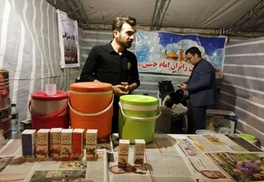 پذیرایی متفاوت از زائران اربعین با دمنوش و محصولات سلولوزی