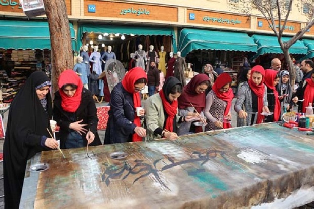 آرامش زائران عبدالعظیم(ع) با هنرنمایی خطاطان