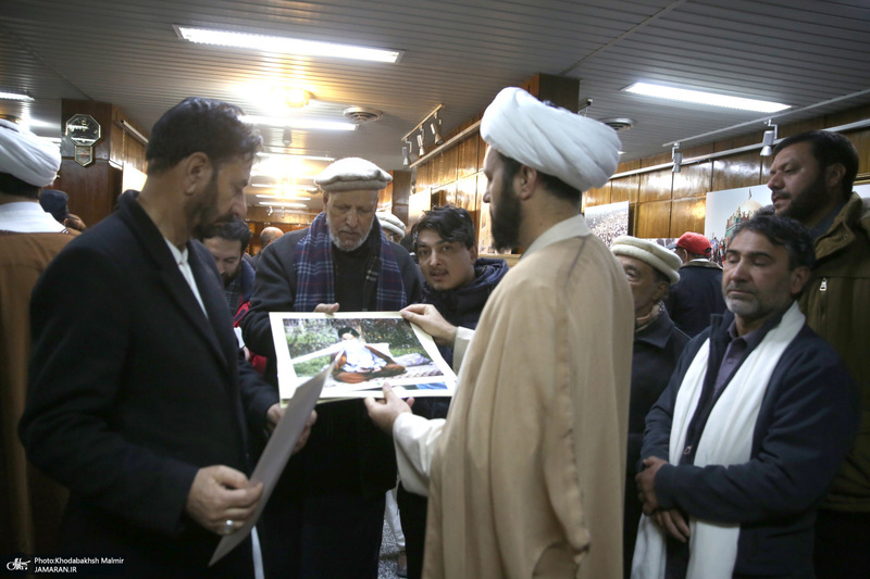 بازدید جمعی از گردشگران کشور پاکستان از بیت امام خمینی از جماران
