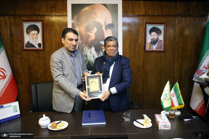 بازدید محمد بن سیو وزیر کشاورزی  و امنیت غذایی کشور مالزی از  بیت امام خمینی (س) در جماران