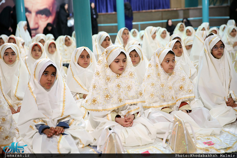 مراسم جشن تکلیف «دبستان سمیه» منطقه چهار تهران در حسینیه جماران 