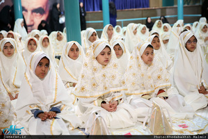 مراسم جشن تکلیف «دبستان سمیه» منطقه چهار تهران در حسینیه جماران 