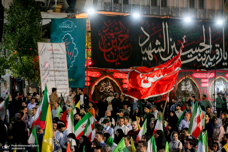 تجمع شبانه میدان انقلاب