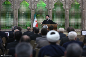 دیدار وزیر اقتصاد  جمعی از مدیران بانک ها با سید حسن خمینی