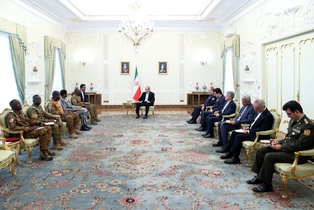 پزشکیان در دیدار وزیر جنگ بورکینافاسو: نگاه ایران به آفریقا راهبردی و مبتنی بر منافع متقابل است