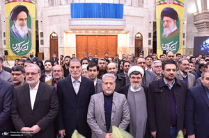 تجدید میثاق رئیس و جمعی از معاونان دانشگاه آزاد اسلامی با آرمان های امام خمینی (س)